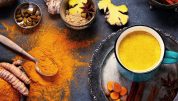 Ayurveda contre le rhume, épices et infusion présentées sur une table