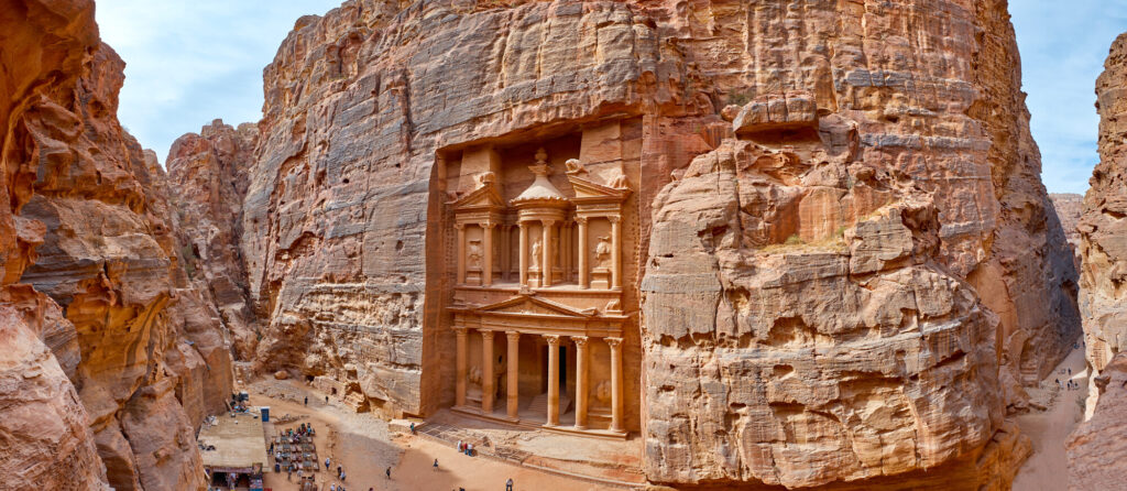 Le temple-mausolée d'Al Khazneh dans l'ancienne cité de Petra en Jordanie