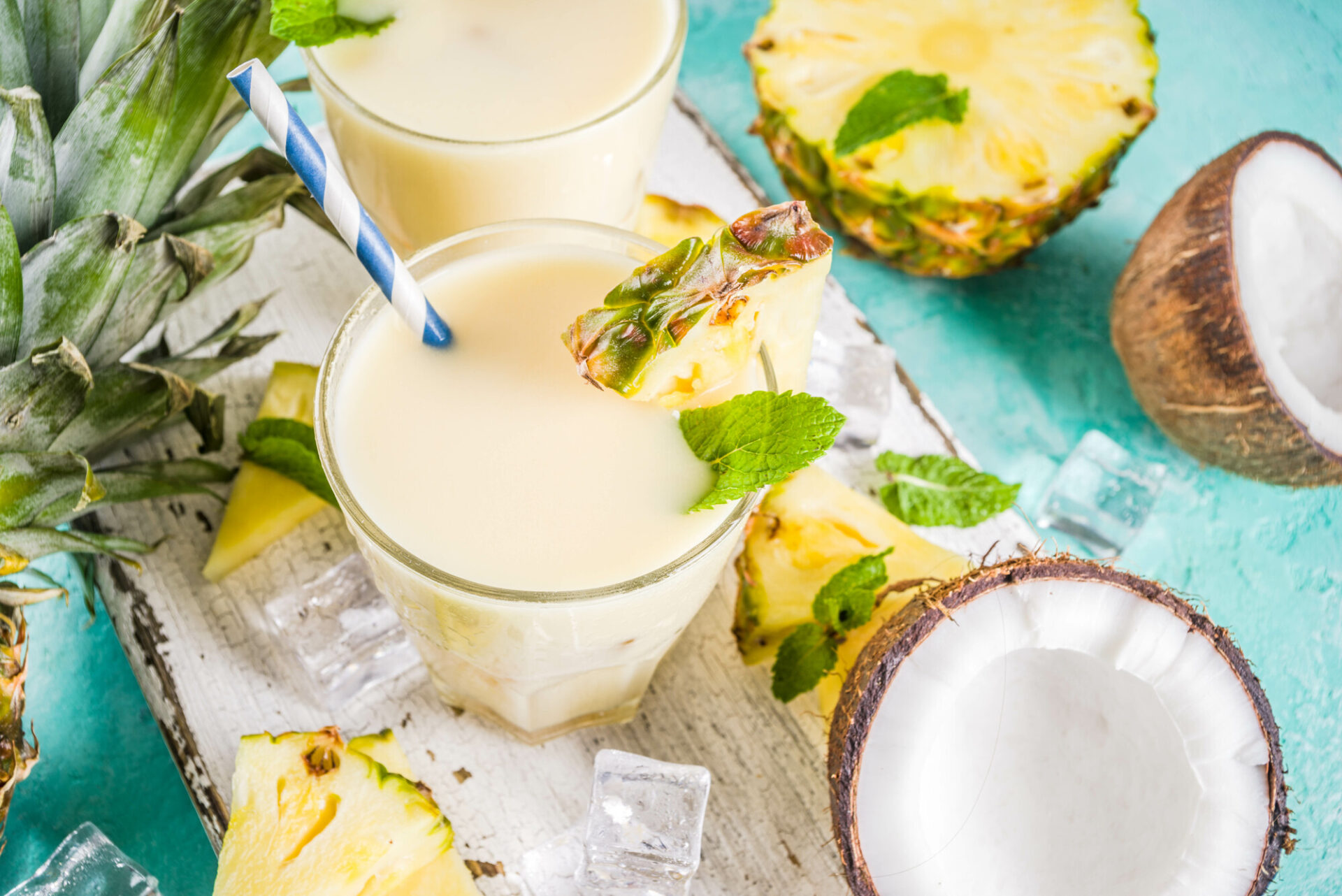 Boissons tropicales à la noix de coco pour se sentir en vacances